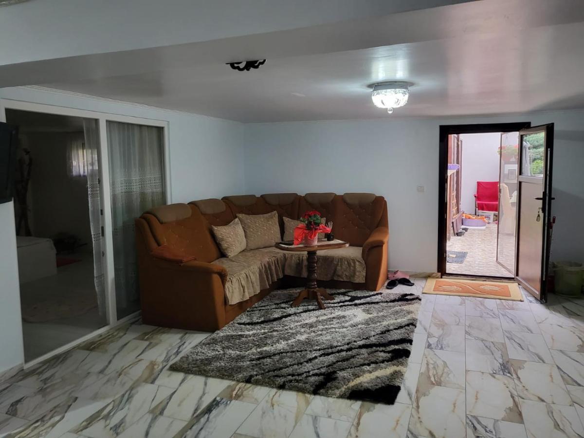 Apartament Cu Terasa Si Gratar Apartman Máréfalva Kültér fotó